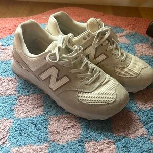 New balance 574 cream and rose gold.